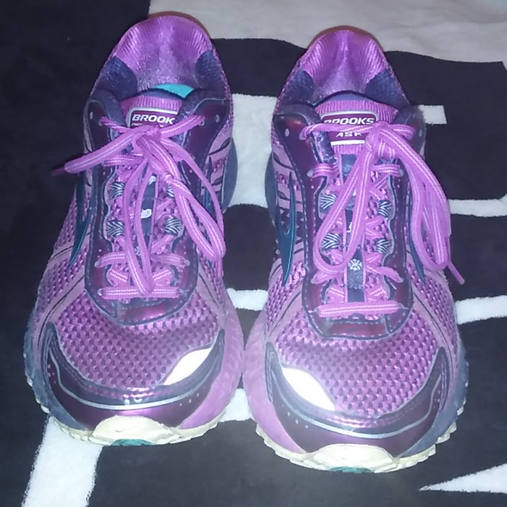 Brooks sneakers